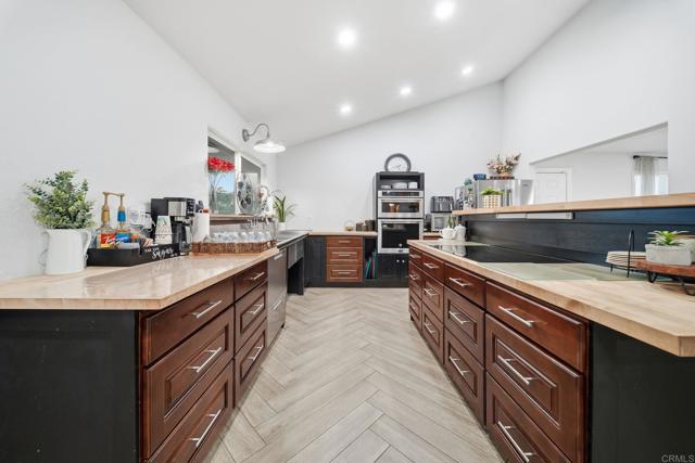 Detail Gallery Image 12 of 73 For 15281 Ranchito Dr, Perris,  CA 92570 - 6 Beds | 4 Baths