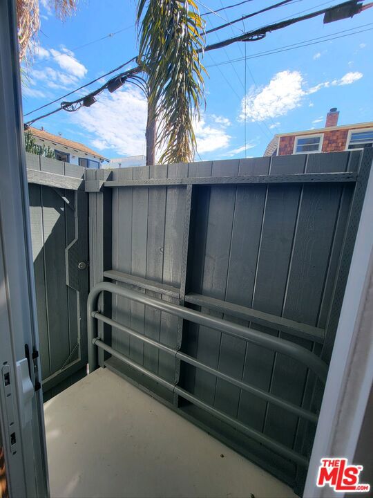109 Brooks Avenue, Venice CA: https://media.crmls.org/mediaz/b090a2bb-7705-445e-bb2c-03e486c9dedd.jpg