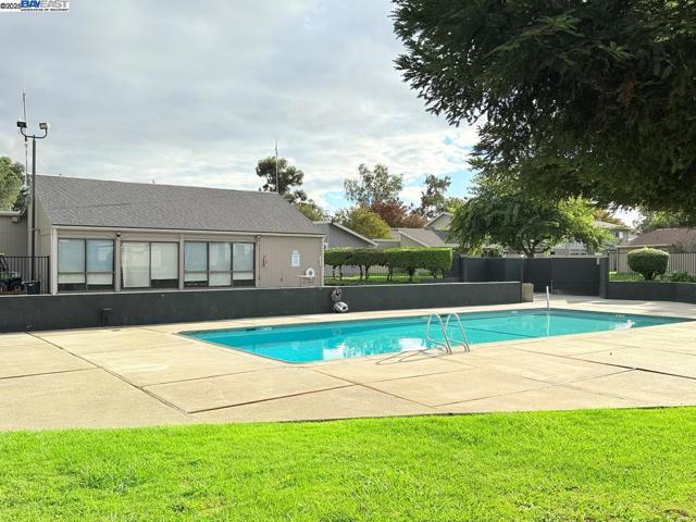 68 El Toro Ct, Fairfield CA: https://media.crmls.org/mediaz/b0912cb4-782a-4ae4-bf37-4b1fc1e5a23f.jpg