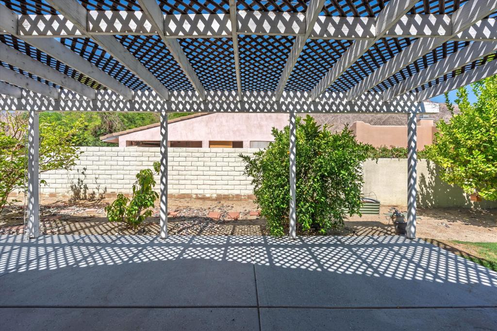 https://media.crmls.org/mediaz/b0916339-ef34-4a05-a780-48ae5ca6d595.jpg?preset=X-Large