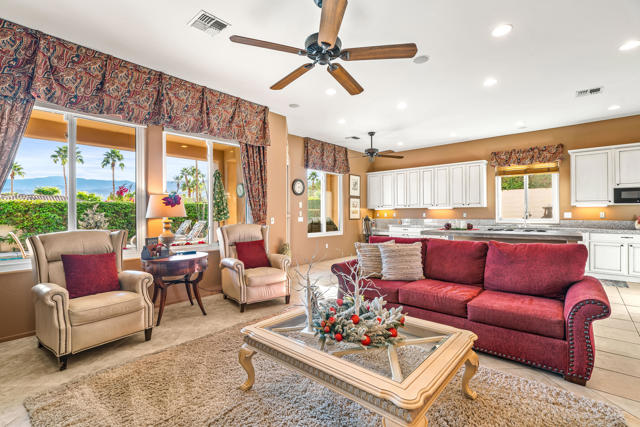 17 Corte Del Sol, Rancho Mirage CA: https://media.crmls.org/mediaz/b0918a2c-0445-4ebd-b0da-99bbcf2382cc.jpg
