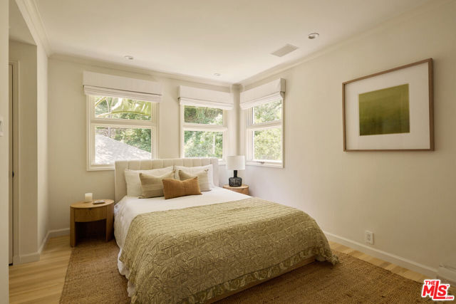 10660 Somma Way, Los Angeles CA: https://media.crmls.org/mediaz/b091af98-05e9-4f9f-926f-97cc5e7ce354.jpg