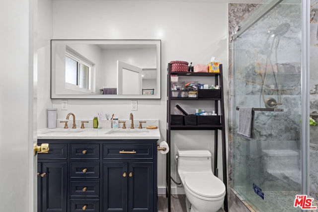 5040 W Slauson Avenue, Los Angeles CA: https://media.crmls.org/mediaz/b09204bd-f63e-4411-9f07-28155ee0e159.jpg