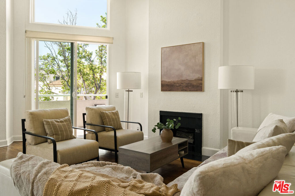 1310 N Detroit Street #401