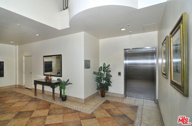 lobby elevator