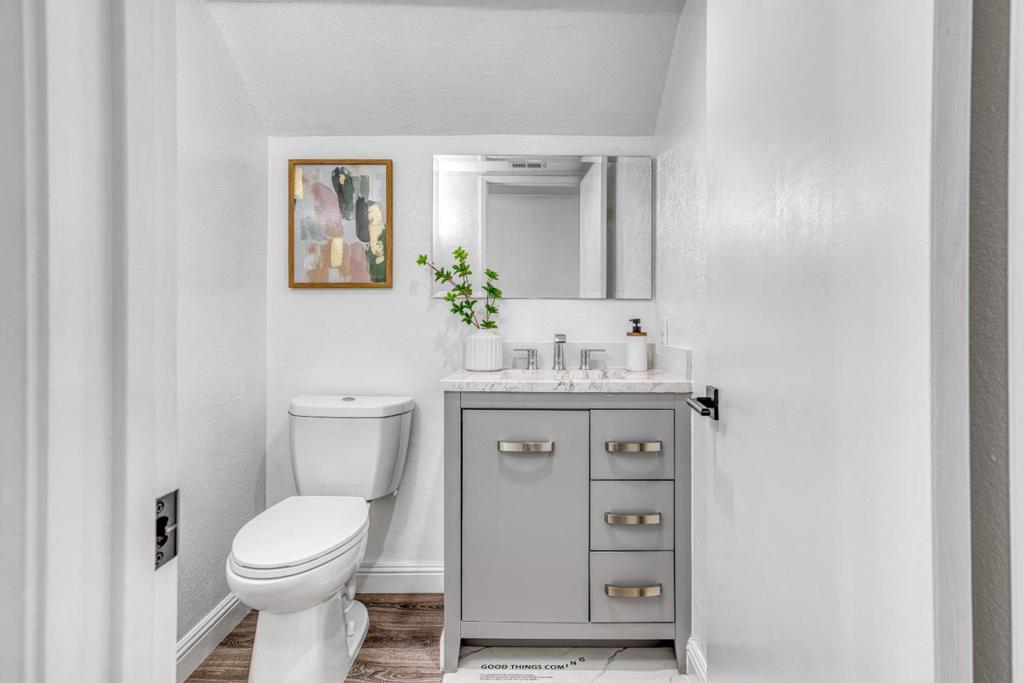 https://media.crmls.org/mediaz/b092b4cf-f403-4341-9cff-fb78e237ab29.jpg?preset=X-Large