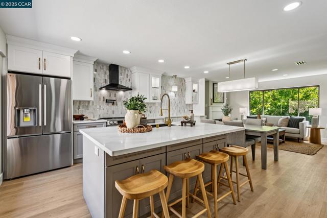 1736 Golden Rain Rd, Walnut Creek CA: https://media.crmls.org/mediaz/b0932925-fc92-46cd-b78c-ed451a3ddea7.jpg