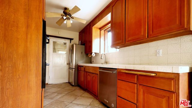 1722 Bel Aire Drive, Glendale CA: https://media.crmls.org/mediaz/b0933933-78ed-442a-8920-3f48f31835de.jpg
