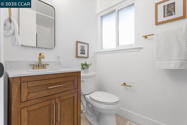 2326 Bramble Ct, Castro Valley CA: https://media.crmls.org/mediaz/b09389c8-f77e-4985-9b74-5ec8dfc7ed1b.jpg