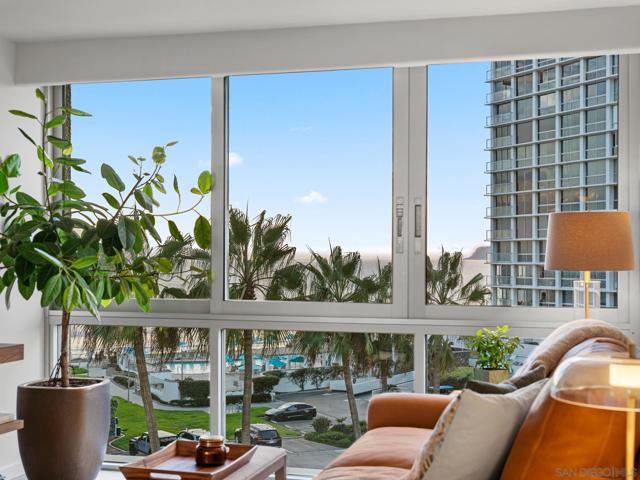 1750 Avenida Del Mundo, Coronado CA: https://media.crmls.org/mediaz/b093eab6-aa08-4185-8b08-9d087c3ca3e3.jpg