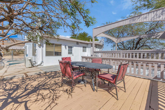 5797 Linda Lee Drive, Yucca Valley CA: https://media.crmls.org/mediaz/b093fb78-36fe-48fe-b9f3-7e09b67236e0.jpg