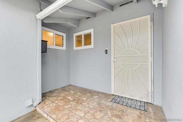 11518 205th St, Lakewood CA: https://media.crmls.org/mediaz/b093fdfd-c7b3-4602-9561-deddc531c327.jpg