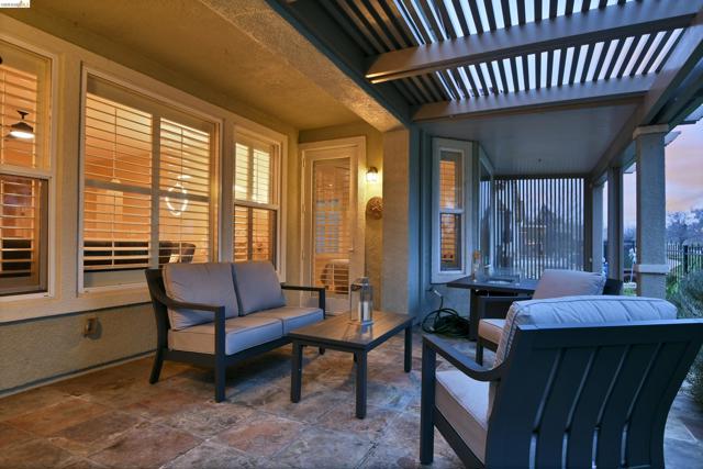 342 Desert Forest Ct, Rio Vista CA: https://media.crmls.org/mediaz/b094245e-8ba3-45db-8a0b-4652192ad871.jpg