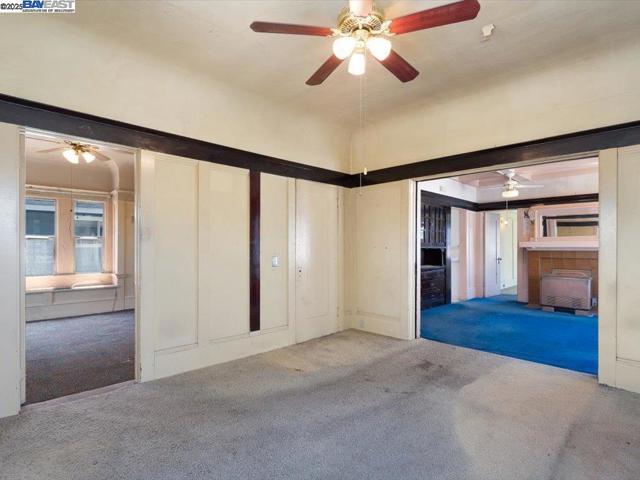 1013 Chestnut St, Oakland CA: https://media.crmls.org/mediaz/b0951f06-19fb-4a40-b2e7-a9f249cdecd6.jpg