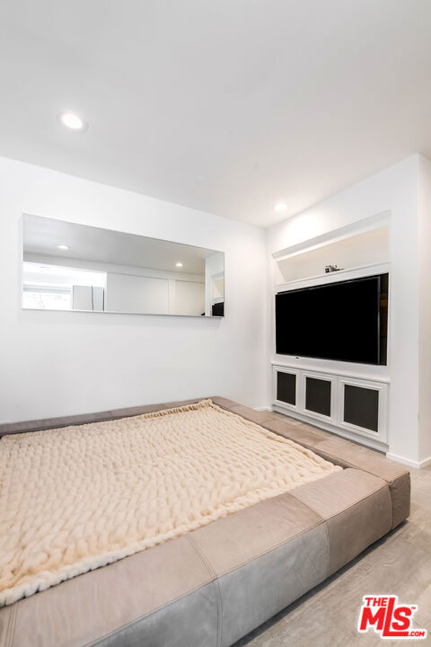 1331 CORDELL Place, Los Angeles CA: https://media.crmls.org/mediaz/b0963082-df34-41ed-b68a-e661d03b1e72.jpg
