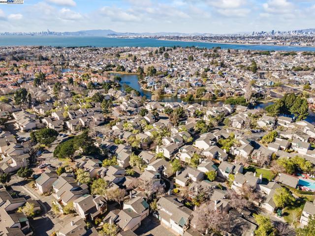606 Baywood Rd, Alameda CA: https://media.crmls.org/mediaz/b096c24f-5e7f-4079-959f-c15d96053541.jpg