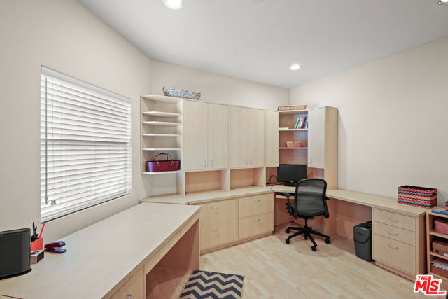 2025 S Beverly Glen Boulevard, Los Angeles CA: https://media.crmls.org/mediaz/b0972fe5-2f38-483c-9cd7-4cd42f32e1e6.jpg