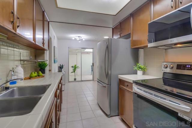4402 Collwood Ln, San Diego CA: https://media.crmls.org/mediaz/b09751b7-2e85-4a37-bd9a-a502a0b1eb0b.jpg
