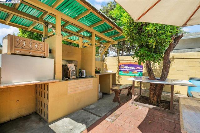 41351 Fremont Blvd, Fremont CA: https://media.crmls.org/mediaz/b0977ba0-3b56-4771-a898-b2047f20af89.jpg