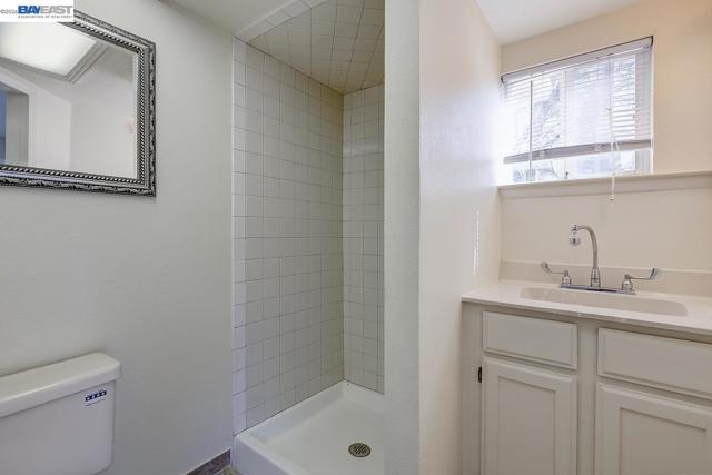 8524 Oak Harbour Ct, Fair Oaks CA: https://media.crmls.org/mediaz/b0978011-89bb-4063-abfe-cf9cb07278c1.jpg