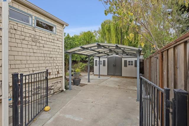 3215 Liberty Ave, Alameda CA: https://media.crmls.org/mediaz/b0980b6e-70ad-4a00-bf49-d620da0bb3f1.jpg