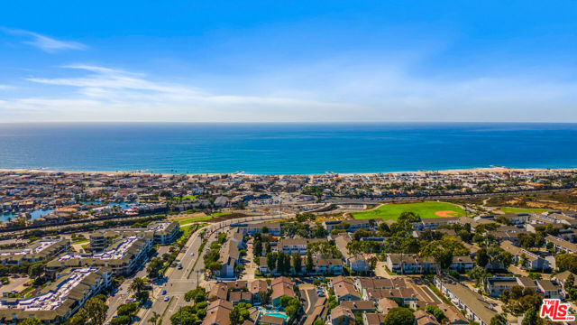 416 Bolero Way, Newport Beach CA: https://media.crmls.org/mediaz/b0980e3d-7b24-4fb9-b527-72f9b2afab18.jpg