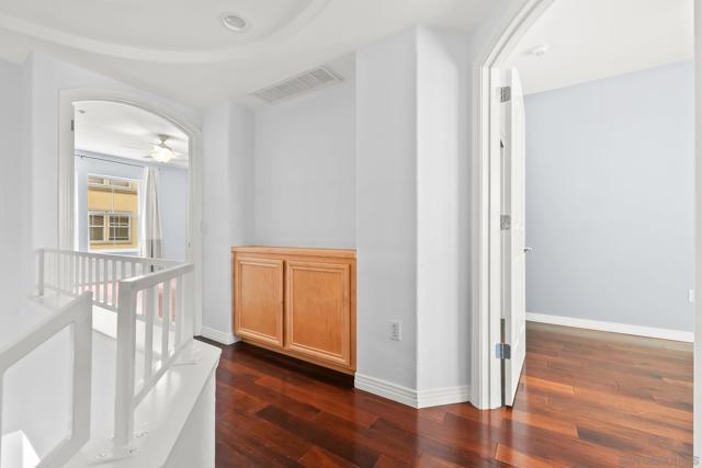 301 W G St, San Diego CA: https://media.crmls.org/mediaz/b0986ebd-663a-424f-b0d5-6fd2d32ec44c.jpg