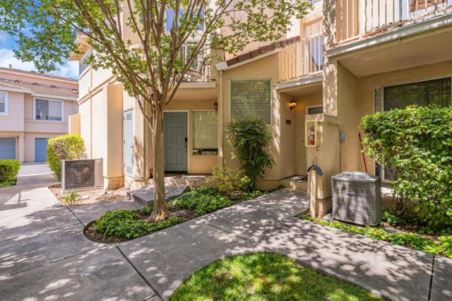 3344 Skyward Place, San Jose CA: https://media.crmls.org/mediaz/b0993396-1bd7-406e-9b69-20993111c5b8.jpg