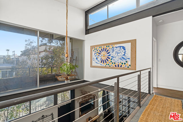 25 Brooks Avenue, Venice CA: https://media.crmls.org/mediaz/b099371d-e4c5-4bf3-a3d6-4249bc72fc78.jpg