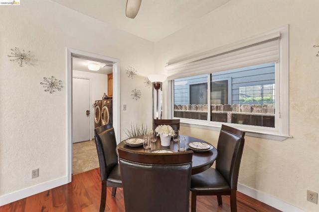 4963 Stoneridge Ct, Oakland CA: https://media.crmls.org/mediaz/b0995e3d-35ff-4e64-8b52-de09040b2ba1.jpg