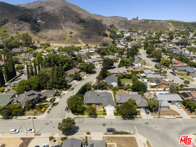 1379 Acapulco Avenue, Simi Valley CA: https://media.crmls.org/mediaz/b09962cd-0814-417f-9d6b-aef672b8a11a.jpg