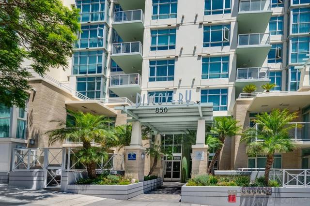 850 Beech St, San Diego CA: https://media.crmls.org/mediaz/b0998091-187b-457b-a3a6-08a21c107b3e.jpg