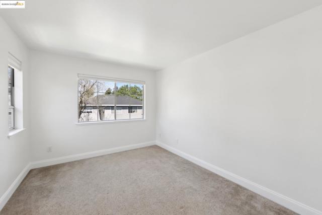 204 Pebblecreek Ct, Martinez CA: https://media.crmls.org/mediaz/b099bf85-e79e-4a1d-82b8-0458ca05d8a7.jpg