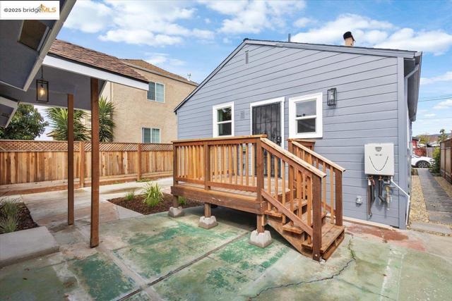 2224 107th Ave., Oakland CA: https://media.crmls.org/mediaz/b099d54c-a448-42f6-b24e-2c25edf14bbc.jpg