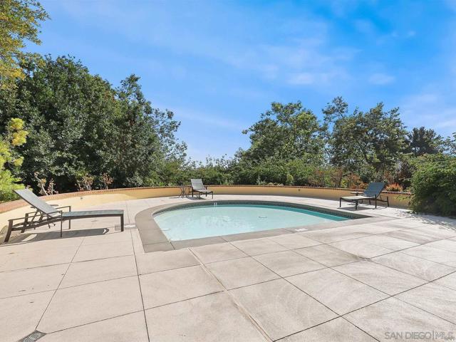 6839 Helenite Pl, Carlsbad CA: https://media.crmls.org/mediaz/b09a3fa5-fb15-45e8-aae8-91e8118e421b.jpg