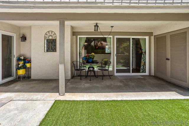 12007 Caminito Campana, San Diego CA: https://media.crmls.org/mediaz/b09a6201-8145-41cc-b2cb-f18837b5ee58.jpg