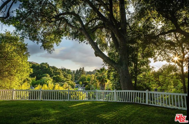15601 Woodfield Place, Sherman Oaks CA: https://media.crmls.org/mediaz/b09a7909-8c28-4b36-9ce3-bac9c5648669.jpg