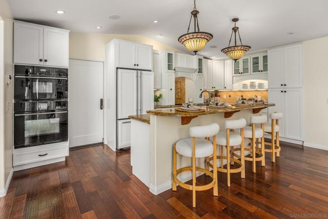 7940 La Jolla Shores Dr, La Jolla CA: https://media.crmls.org/mediaz/b09a9624-b15e-434b-b39e-a096b8782393.jpg