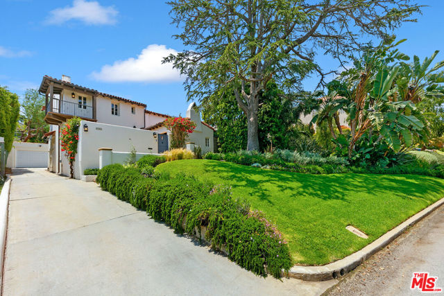 331 S Medio Drive, Los Angeles CA: https://media.crmls.org/mediaz/b09aea12-35c4-4d73-a16c-8d4527eac224.jpg