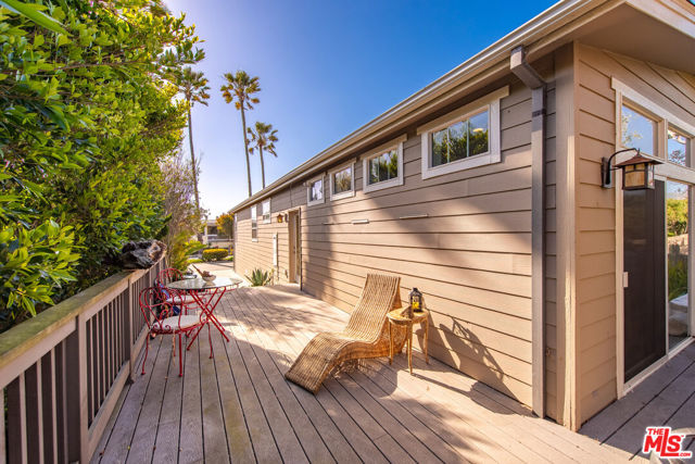 29500 Heathercliff Road, Malibu CA: https://media.crmls.org/mediaz/b09b0c04-39aa-454a-896b-020a8a218d76.jpg