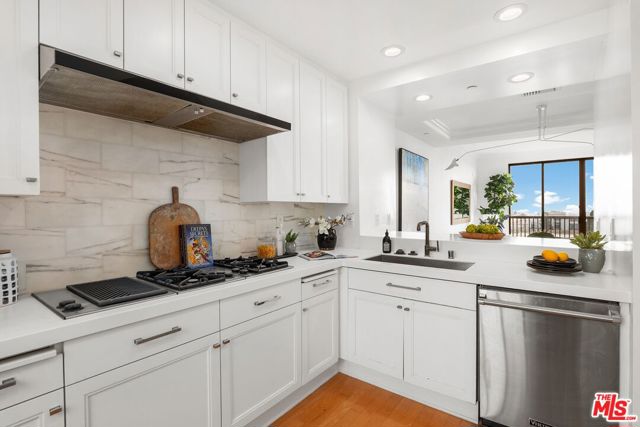 11847 Gorham Avenue, Los Angeles CA: https://media.crmls.org/mediaz/b09b45bc-8c72-4539-a95f-acc2ffbb3945.jpg