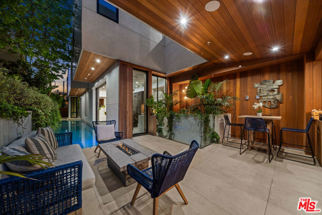 836 California Avenue, Venice CA: https://media.crmls.org/mediaz/b09b4722-f278-42ac-8944-337a790987d0.jpg