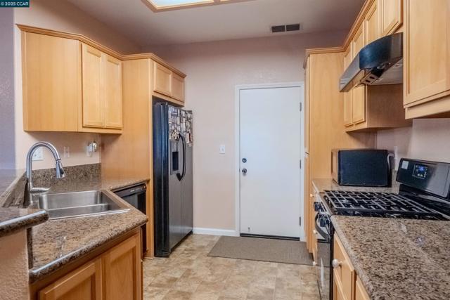 7519 Georgica Way, Sacramento CA: https://media.crmls.org/mediaz/b09b4b2b-eefd-41e4-9048-f023a153fc08.jpg