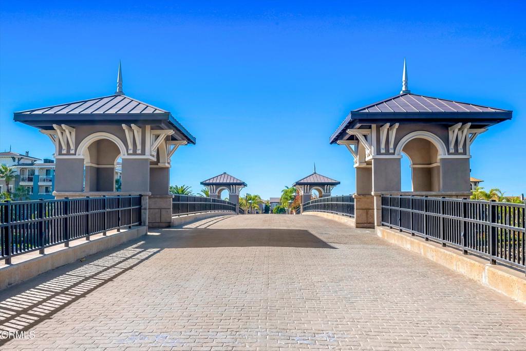 https://media.crmls.org/mediaz/b09b7b26-9cec-4449-89a9-88c1d4f7c597.jpg?preset=X-Large