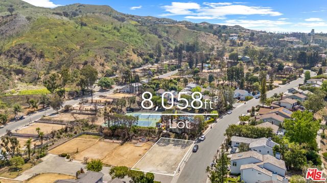 17239 Avenida De La Herradura, Pacific Palisades CA: https://media.crmls.org/mediaz/b09babb8-fcac-4316-9da3-b33055137fcd.jpg