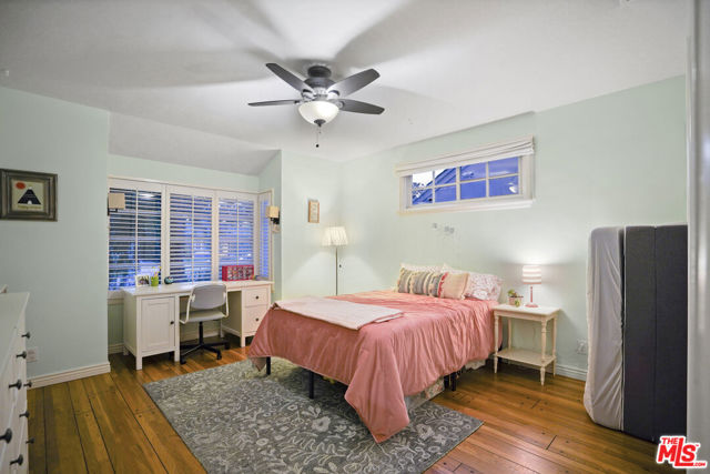 4546 Allott Avenue, Sherman Oaks CA: https://media.crmls.org/mediaz/b09bac1b-1f11-42b0-8685-11788c23c5a9.jpg