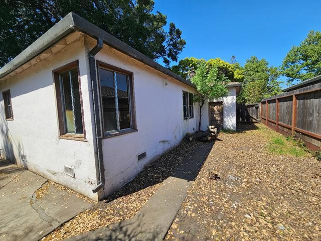 3234 Hoover Street, Redwood City CA: https://media.crmls.org/mediaz/b09bb0fb-ee67-4bba-b330-64ac4de3a08b.jpg