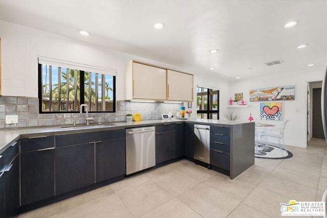 1251 E San Lorenzo Road, Palm Springs CA: https://media.crmls.org/mediaz/b09bcf55-d131-4fe1-bddc-5f57ba716697.jpg