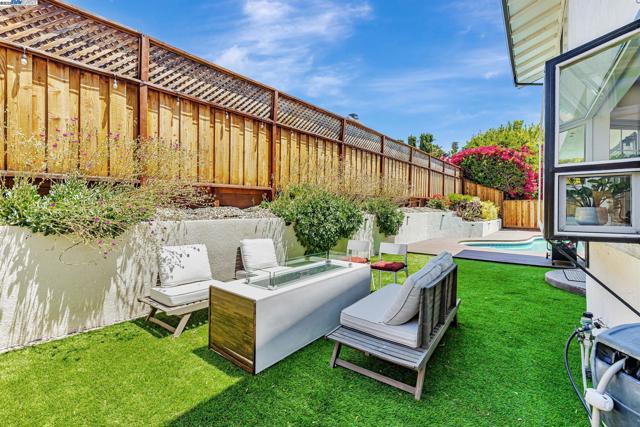 1835 Camino Estrada, Concord CA: https://media.crmls.org/mediaz/b09c20fe-da53-471d-8f40-65c214d80ebf.jpg