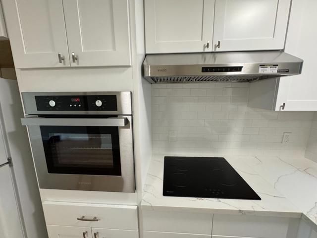 370 Bartlett Street, San Francisco CA: https://media.crmls.org/mediaz/b09c316a-4a15-425d-b5d9-4b80f24b1c74.jpg